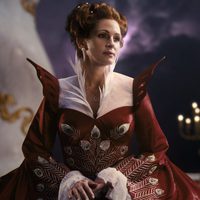 Julia Roberts mira airada como la madrastra de 'Snow White'