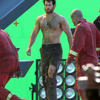 Henry Cavill sin camiseta en el set de 'Superman: Man of Steel'