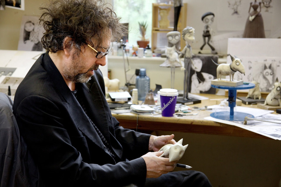 Tim Burton trabaja en Sparky, de 'Frankenweenie'