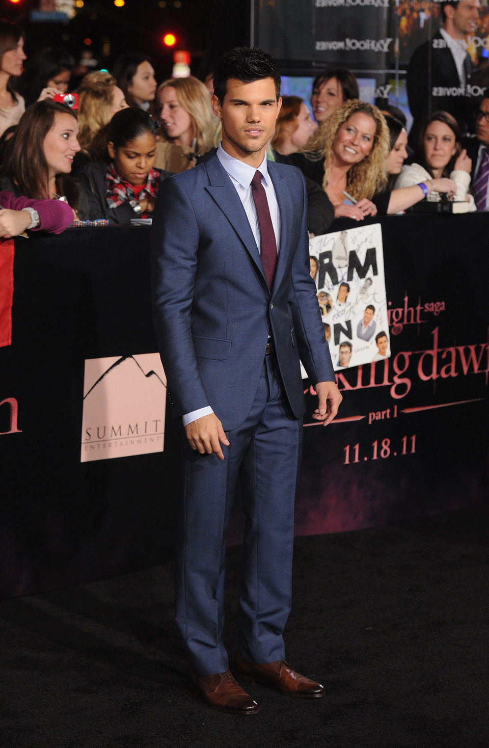 Taylor Lautner en la premiére de 'Amanecer: Parte 1' de Los Angeles