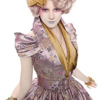 Elizabeth Banks como Effie Trinket en 'Los Juegos del Hambre'
