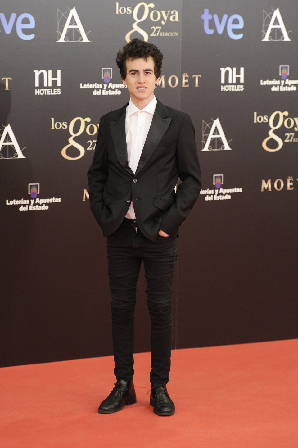 Àlex Monner en la alfombra roja los Goya 2013
