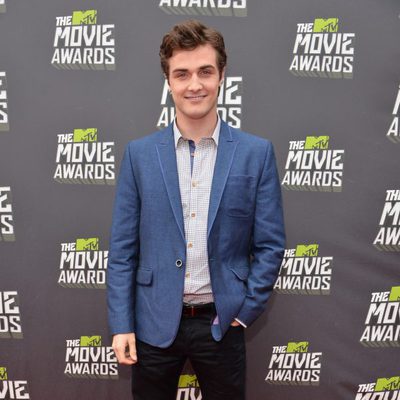 Beau Mirchoff en la alfombra roja de la entrega de los MTV Movie Awards 2013