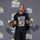 Jamie Foxx con su premio en los MTV Movie Awards 2013
