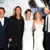 El equipo de 'Guerra Mundial Z' en el estreno en Londres
