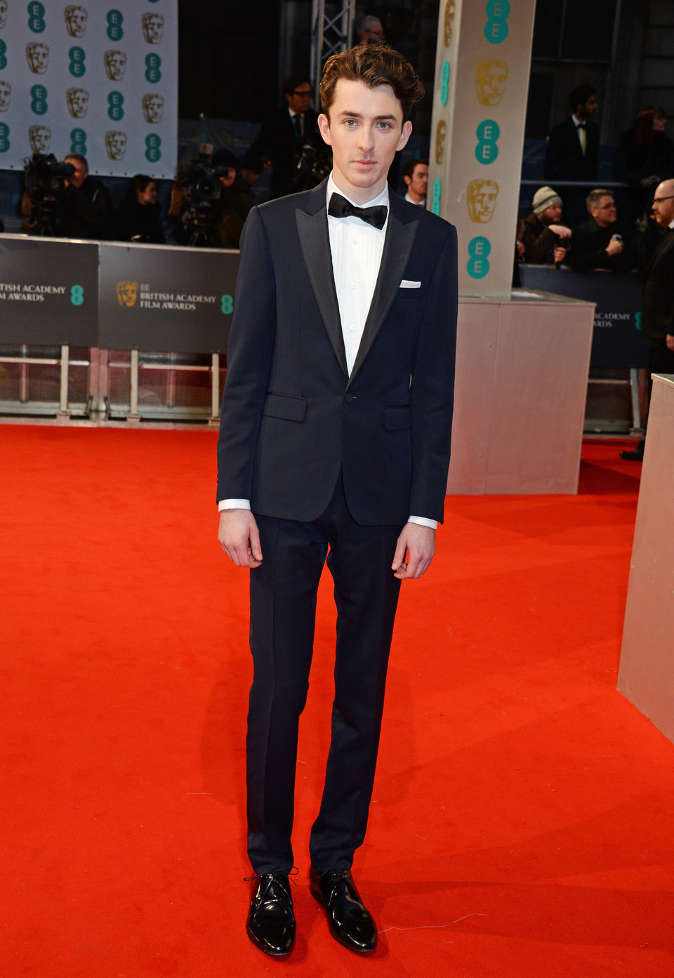 Matthew Beard en la alfombra roja de los BAFTA 2015