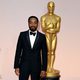 Chiwetel Ejiofor posa en la alfombra roja de los Oscar 2015