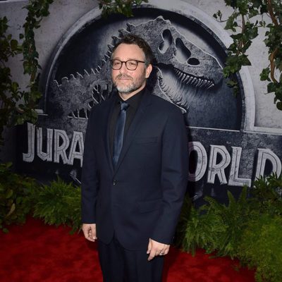 Colin Trevorrow posando en el estreno de su película 'Jurassic World'