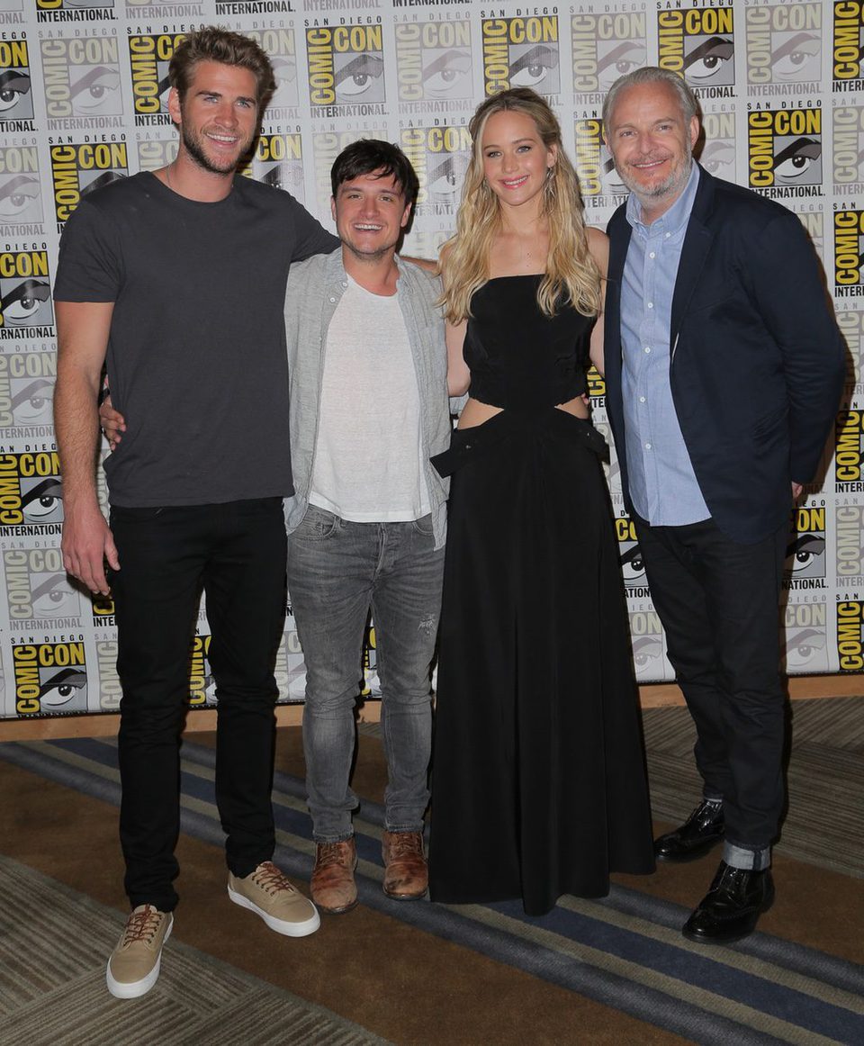 Josh Hutcherson, Jennifer Lawrence, Liam Hemsworth y Francis Lawrence en la Comic-Con 2015