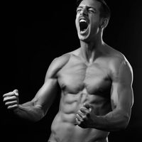 Joaquín Ferreira muestra sus marcados abdominales