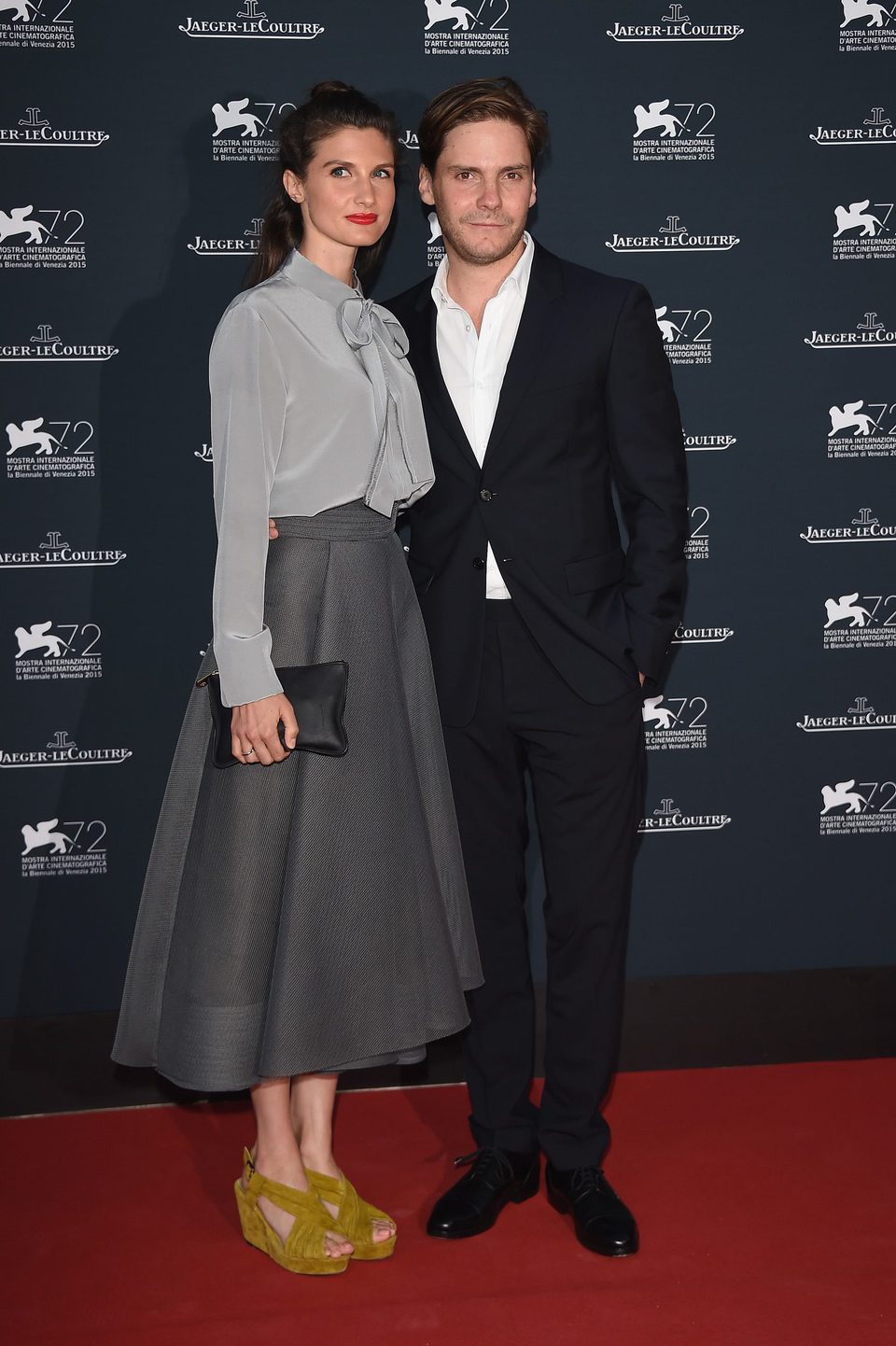 Daniel Brühl y Felicitas Rombold en la 72ª edición del Festival de Venecia