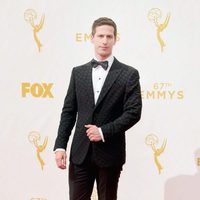 Andy Samberg en la alfombra roja de los Emmy 2015