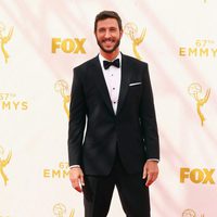 Pablo Schreiber en la alfombra roja de los Premios Emmy 2015