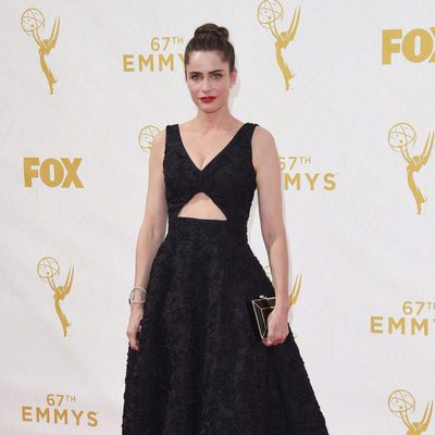 Amanda Peet en la alfombra roja de los premios Emmy 2015