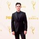Evan Peters en la alfombra roja de los Emmy 2015