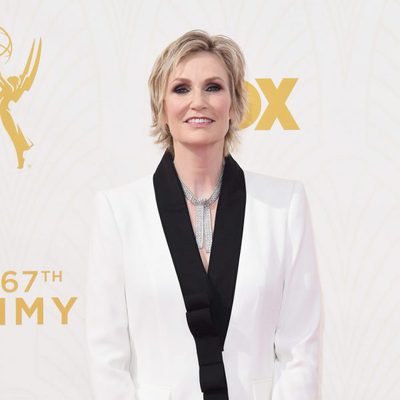 Jane Lynch en la alfombra roja de los Premios Emmy 2015