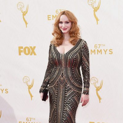 Christina Hendricks en la alfombra roja de los Premios Emmy 2015