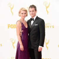 Claire Danes y Hugh Dancy en la alfombra roja de los Premios Emmy 2015