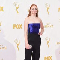 Sophie Turner en la alfombra roja de los Premios Emmy 2015