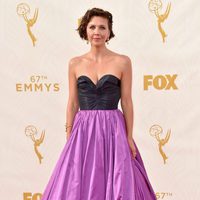 Maggie Gyllenhaal en la alfombra roja de los Premios Emmy 2015