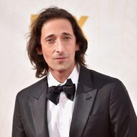 Adrien Brody en la alfombra roja de los Premios Emmy 2015