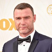 Liev Schreiber en la alfombra roja de los Premios Emmy 2015