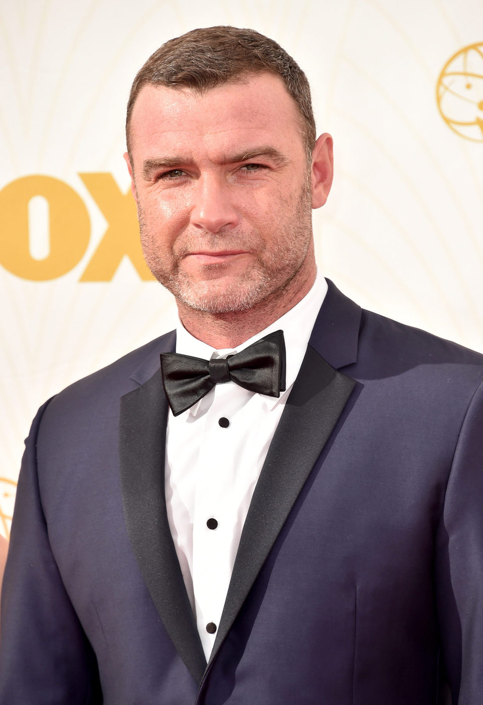 Liev Schreiber en la alfombra roja de los Premios Emmy 2015