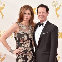 Kyle MacLachlan y Desiree Gruber en la alfombra roja de los Premios Emmy 2015