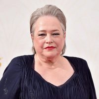 Kathy Bates en la alfombra roja de los Premios Emmy 2015