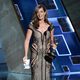 Allison Janney recibiendo el Premio Emmy 2015