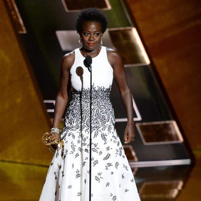 Viola Davis recibiendo el Premio Emmy 2015