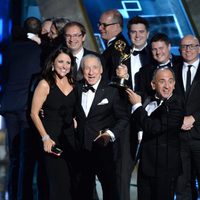 El equipo de 'Veep' recibiendo el Premio Emmy 2015