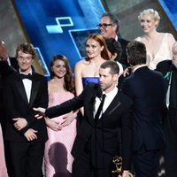 El equipo de 'Juego de tronos' recibiendo el Premio Emmy 2015