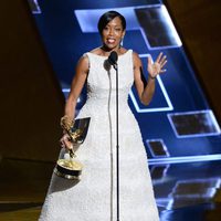 Regina King recibiendo el Premio Emmy 2015