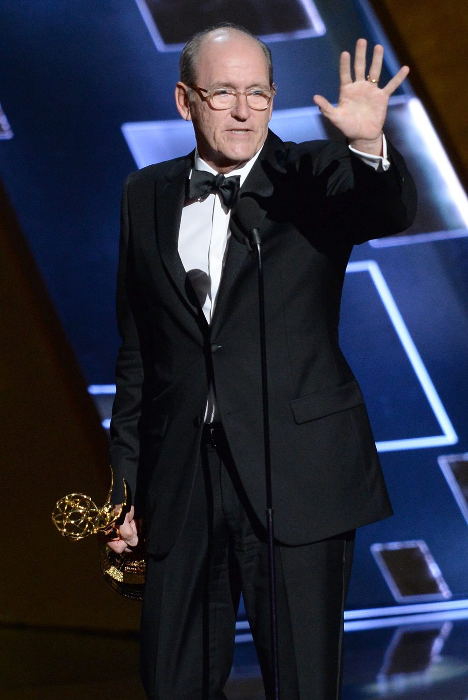 Richard Jenkins recibiendo el Premio Emmy 2015