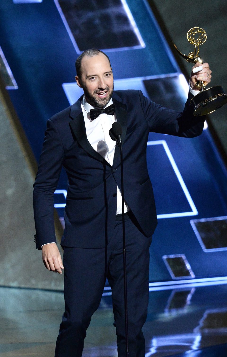 Tony Hale recibiendo el Premio Emmy 2015