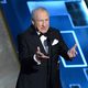 Mel Brooks entregando el Premio Emmy 2015 a mejor serie de comedia