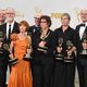 El equipo de 'Olive Kitteridge' posando con sus Premios Emmy 2015