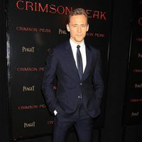 Tom Hiddleston en la premiere en Nueva York de 'La cumbre escarlata'