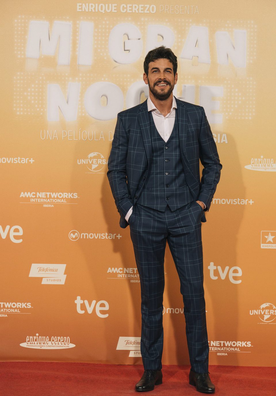 Mario Casas en la alfombra roja de su nueva película 'Mi gran noche'