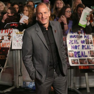 Woody Harrelson sonríe en la premiere de 'Los Juegos del Hambre: Sinsajo - Parte 2'
