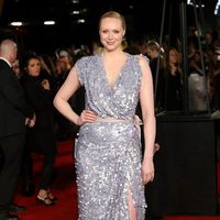 Gwendoline Christie posando en la alfombra roja de la premiere de 'Los Juegos del Hambre: Sinsajo - Parte 2'