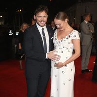 Sam Claflin y Laura Haddock en la premiere 'Los Juegos del Hambre: Sinsajo - Parte 2'