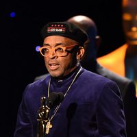 Spike Lee recibiendo el Oscar honorífico de la Academia