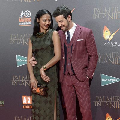 Mario Casas y Berta Vázquez en la premiere de 'Palmeras en la nieve' en Madrid