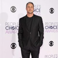 Taylor Kinney en los People's Choice Awards de 2016