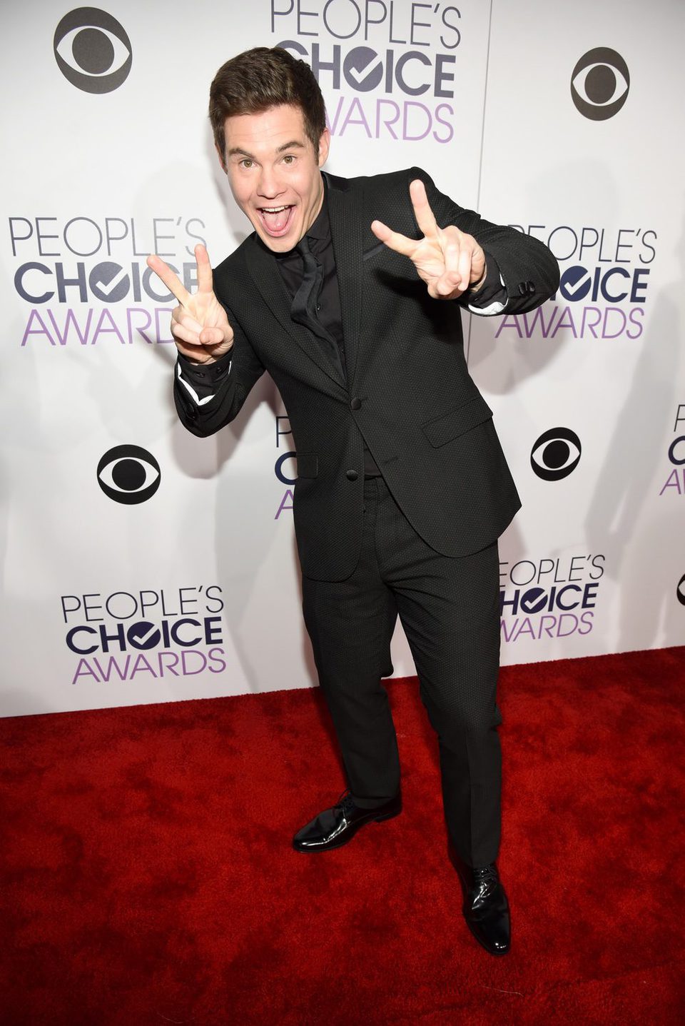 Adam DeVine en los People's Choice Awards 2016