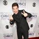 Adam DeVine en los People's Choice Awards 2016