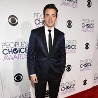 Ian Harding durante los People's Choice Awards 2016