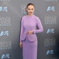 Laura Haddock en la alfombra roja de los Critics Choice Awards 2016